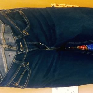 Levi's woman's jeans size 27
